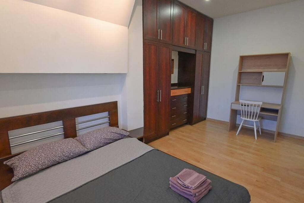 Classic Apt. On Liberty Square Tbilisi Exterior foto