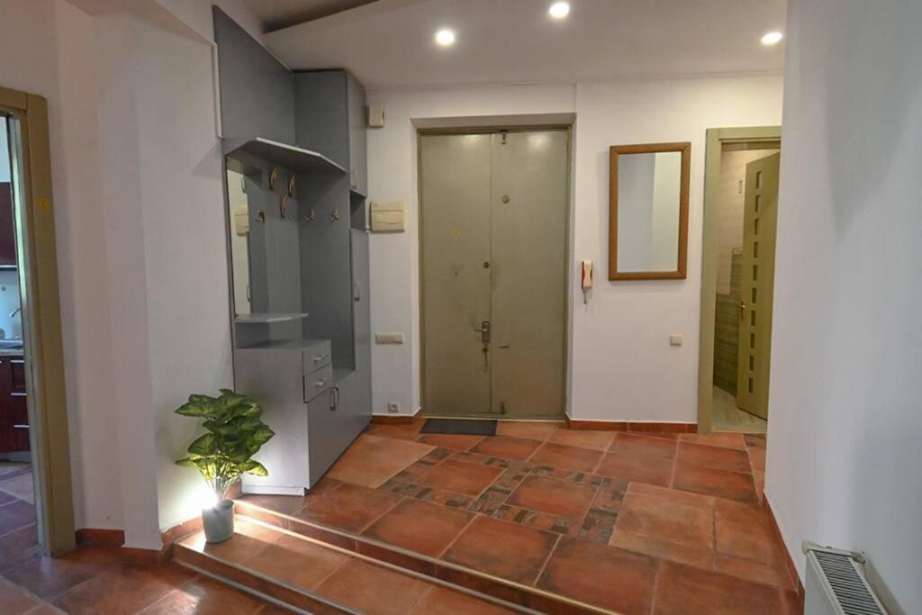 Classic Apt. On Liberty Square Tbilisi Exterior foto